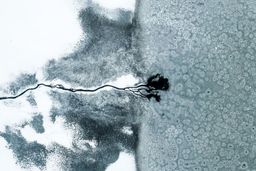 عکس روز نشنال جئوگرافی/ منظره دریاچه منجمد از بالا