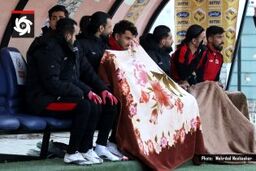 تراکتور و نیمکتی که یخ زد (عکس)