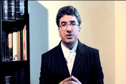 دعوا بالا گرفت ؛ شورای سیاستگذاری بماند یا برود؟