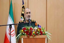  قدرت‌های جهان بدانند با سرنوشت ملت ایران بازی کنند، با سرنوشت آن‌ها بازی می‌کنیم