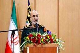  قدرت‌های جهان بدانند با سرنوشت ملت ایران بازی کنند، با سرنوشت آن‌ها بازی می‌کنیم