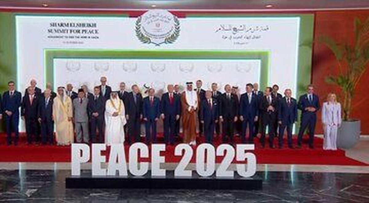 یک مهمان جنجالی در تصویر یادگاری سران توافق غزه