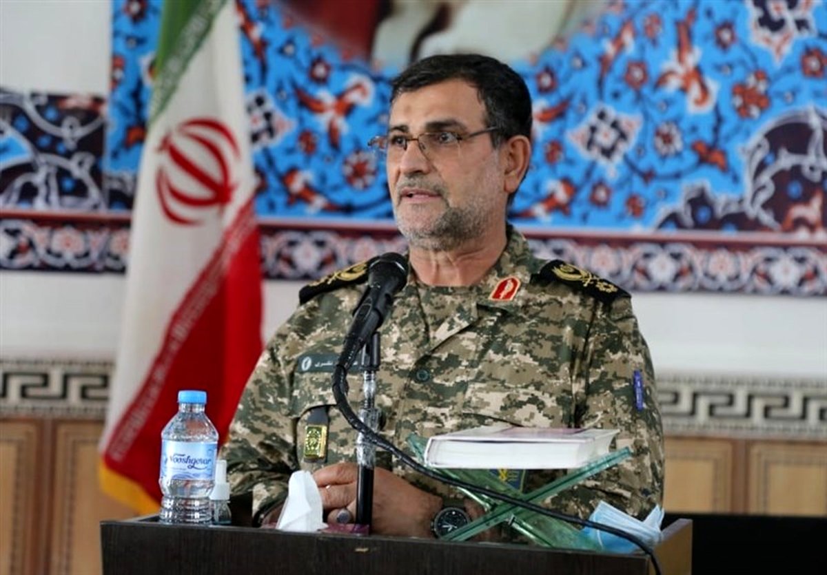 دریادار تنگسیری: رهبر انقلاب مدافع و حامی سربازان هستند