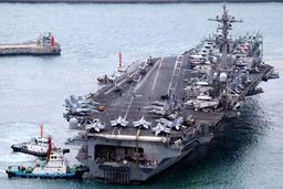  ناو هواپیمابر هری ترومن با حملات یمنی ها درخواست کمک کرد