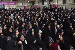 تذکر مهم رهبر انقلاب به خانم‌ها: مراقب باشید!