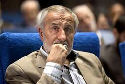 اسعفای نماینده حاشیه‌ساز روی میز هیات رئیسه مجلس