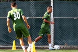 زنده‌روح: برای یزدانی و مرادمند آرزوی دیگری دارم