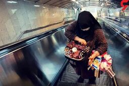 راز زندگی زن ثروتمند تهرانی که در مترو دستفروشی می کند! / فرار 2 دختر از شکنجه گاه این زن فاش کرد