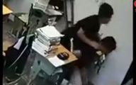 ببینید / لحظه اقدام قهرمانانه پسر چینی /نجات دوست با پای شکسته زیر زلزله! + فیلم