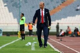  سرمربی اسبق پرسپولیس:باشگاه در مورد کالدرون تصمیم بگیرد