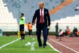  سرمربی اسبق پرسپولیس:باشگاه در مورد کالدرون تصمیم بگیرد