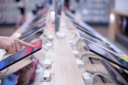 قیمت گوشی موبایل رقابتی شد | استعلام اصالت و راهنمای خرید گوشی