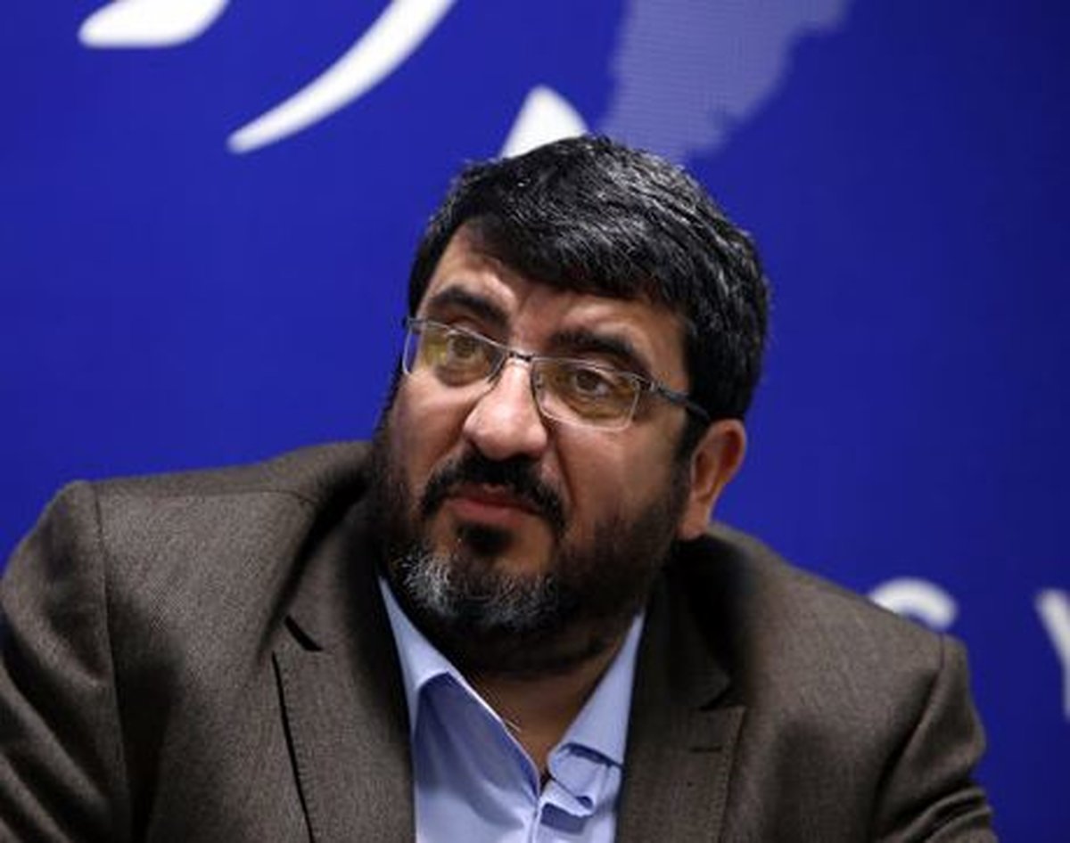 فواد ایزدی: اظهارات روحانی کار مذاکره کنندگان را سختتر میکند