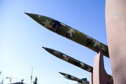 هدف گیری ناو هواپیمابر یواس‌اس جرالد آر فورد با موشک قدر۳۸۰ 