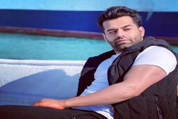 عکس دیده نشده از خواهر رضا بهرام | رضا بهرام از خواهرش رونمایی کرد