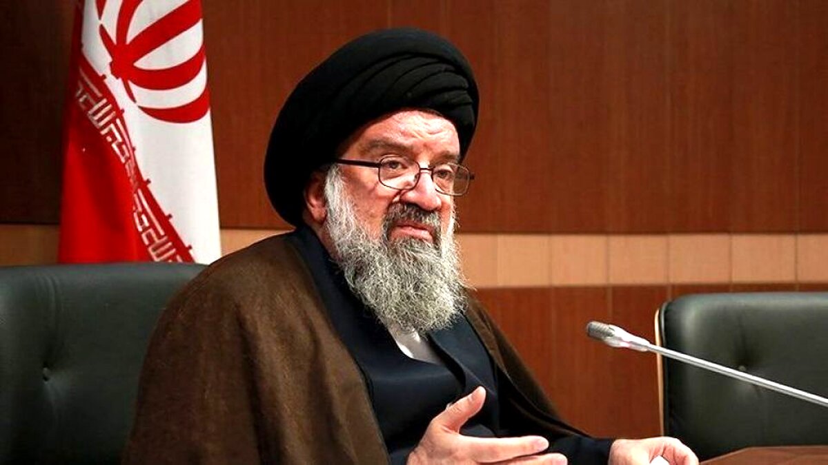 احمد خاتمی: متأسفانه از آن حرف گذشته بنده، سو برداشت شد/  مطلقاً یک فرد هم به عنوان جایگزین رهبری در نظر گرفته نشده است