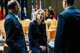 بلومبرگ میانجی جدید مذاکرات ایران و آمریکا را اعلام کرد