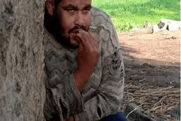 مادر بی‌رحم پسرش را ۱۵سال به درخت بست!