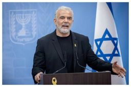 یائیر لاپید : اسرائیل شب سختی را با شدت حملات موشکی ایران گذراند