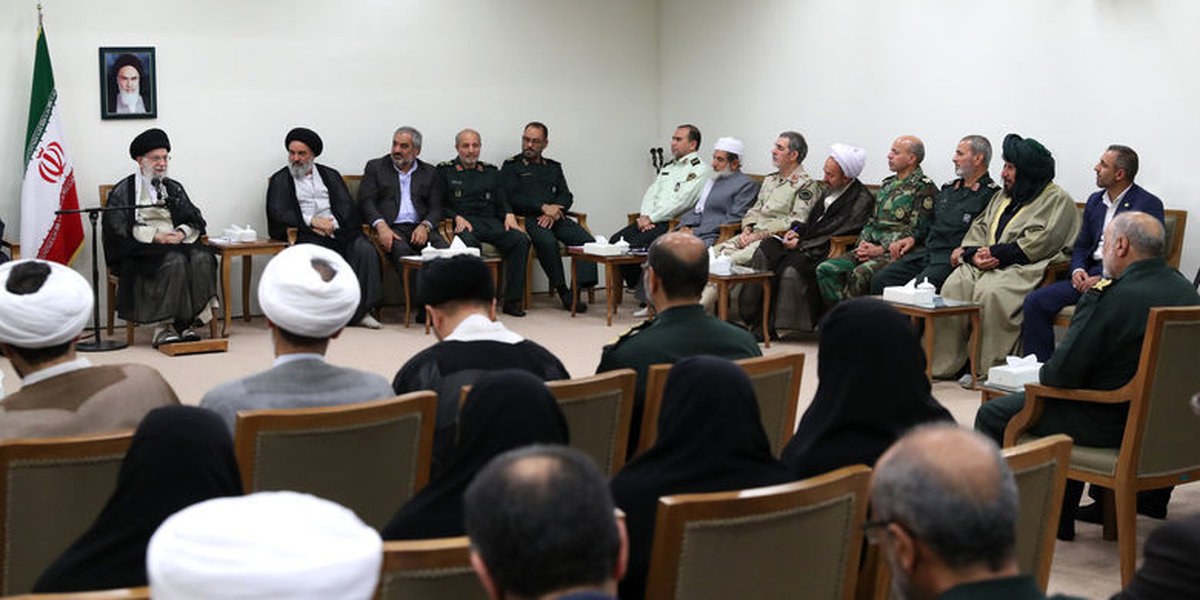 رهبر انقلاب:کُردها با خدمت به انقلاب، توطئه اختلافافکنی دشمنان را خنثی کردند/ شهادت در کردستان با فداکاری و مجاهدت بیشتر توأم بوده است