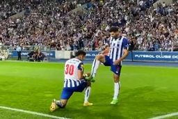 واکس خوردن کفش طارمی در دراگائو!