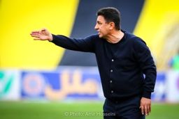 با امیر  قلعه نویی درباره رکورد  خارق العاده و کنایه‌هایش