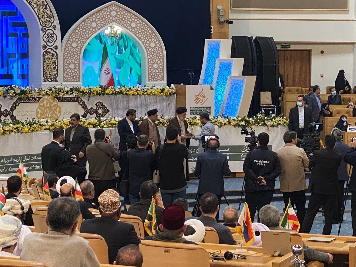 تجلیل رئیسی از برگزیدگان مسابقات بین‌المللی قرآن کریم