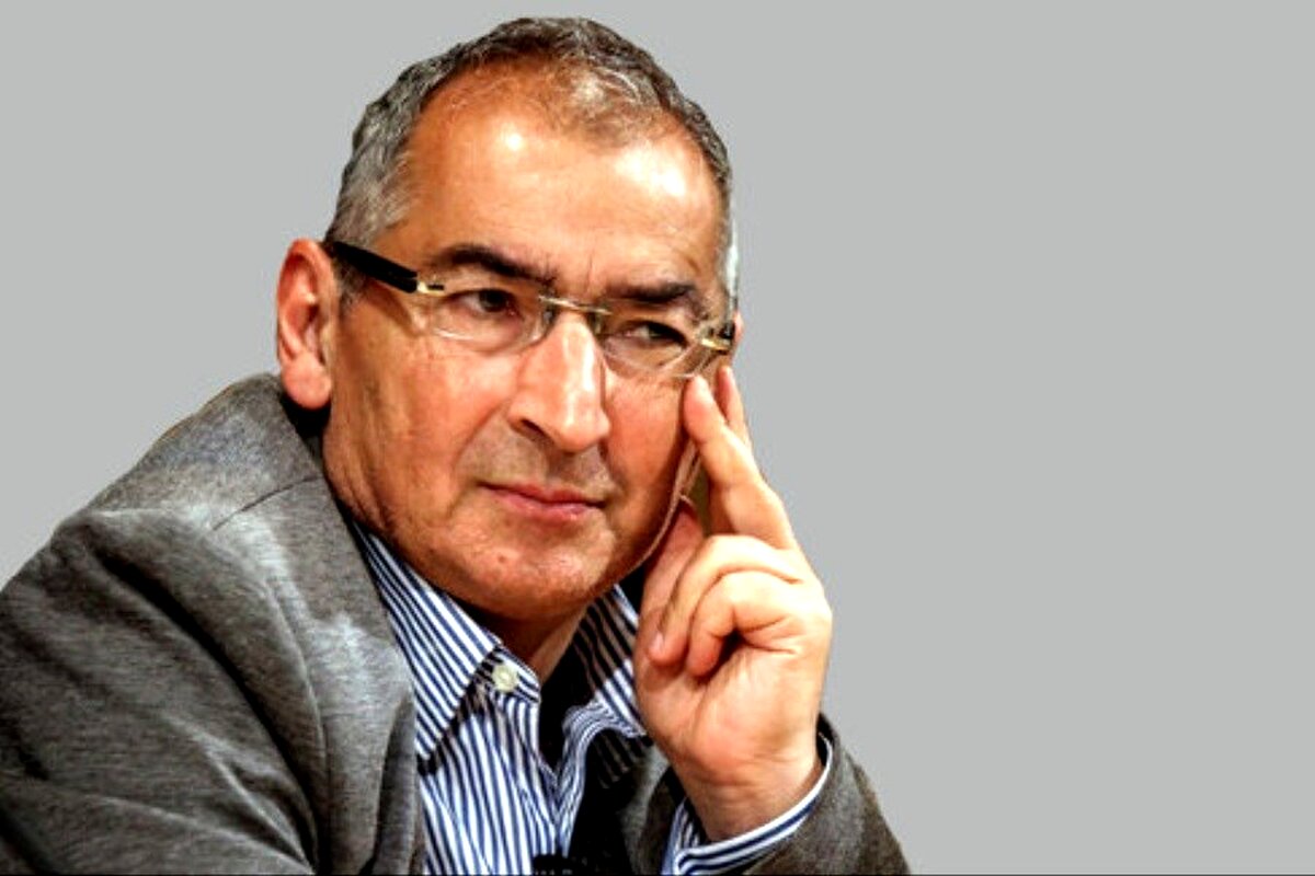 زیباکلام:ترامپ با توافق می تواند جایزه صلح نوبل بگیرد