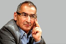 زیباکلام:ترامپ با توافق می تواند جایزه صلح نوبل بگیرد