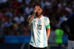 حمله بی سابقه مارادونا به مسی: رهبر؟ او قبل از بازی 20 بار به دستشویی می‌رود!