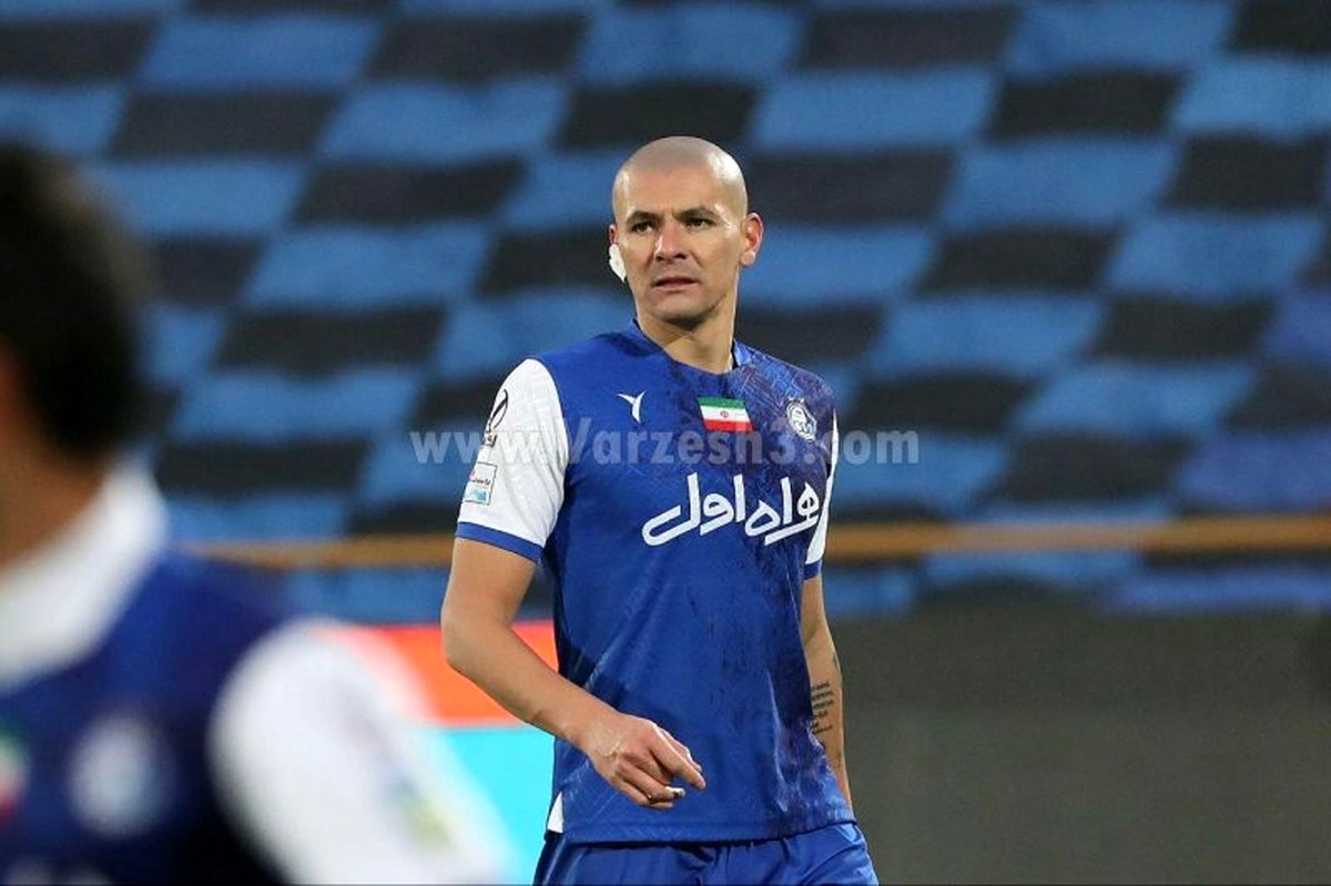 نصب تابلوی پرواز ممنوع توسط گرانترین مدافع ایران!