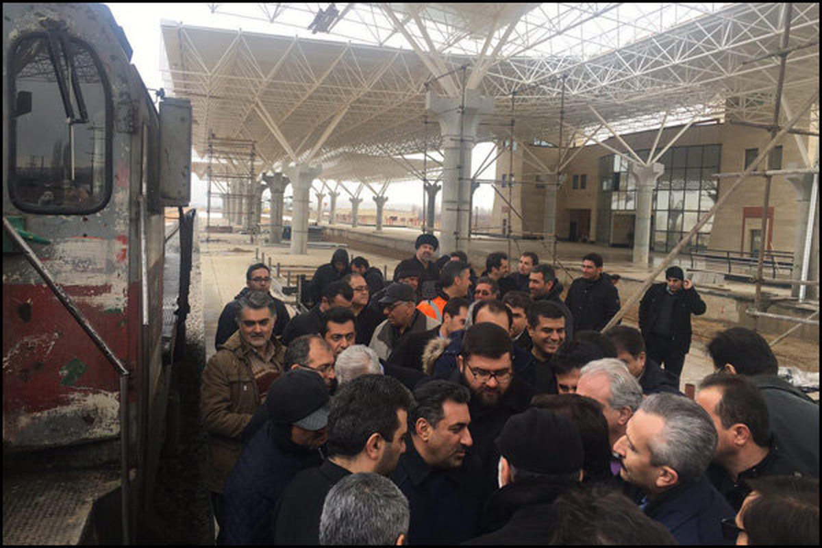 شهر ارومیه به شبکه حمل و نقل ریلی متصل شد/ تحقق وعدههای ریلی وزارت راه و شهرسازی