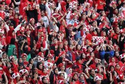 زنان پرسپولیسی در صفحه بلچر  ری پورت (عکس)