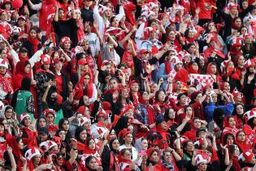 زنان پرسپولیسی در صفحه بلچر  ری پورت (عکس)