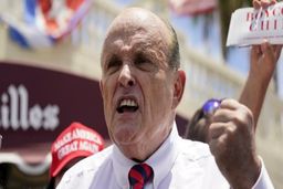 جولیانی: هرکس فکر کند مجرم هستم احمق است