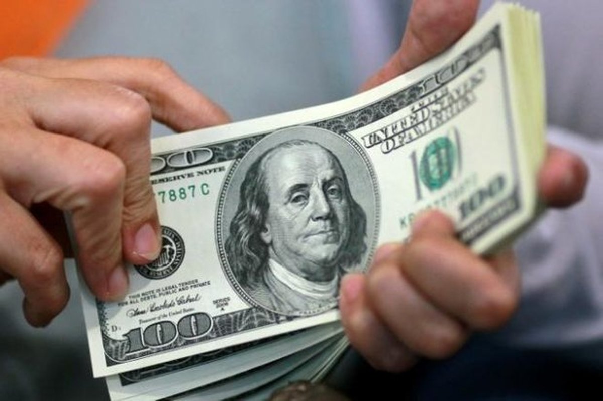 کشف ۲ میلیارد ریال دلار و تراول تقلبی