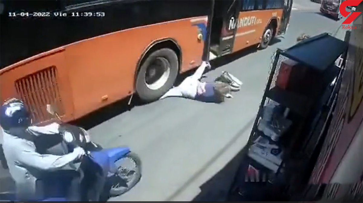 این فیلم را نبینید / فیلم دلخراش از رد شدن اتوبوس از پای زن جوان در وسط خیابان