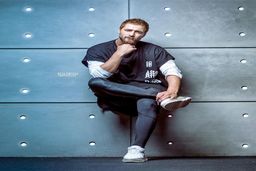 امیر مقاره خواننده ی پرحاشیه کیست؟