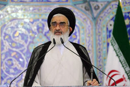امام جمعه قم: مذاکره با دشمن مکار فایده ندارد