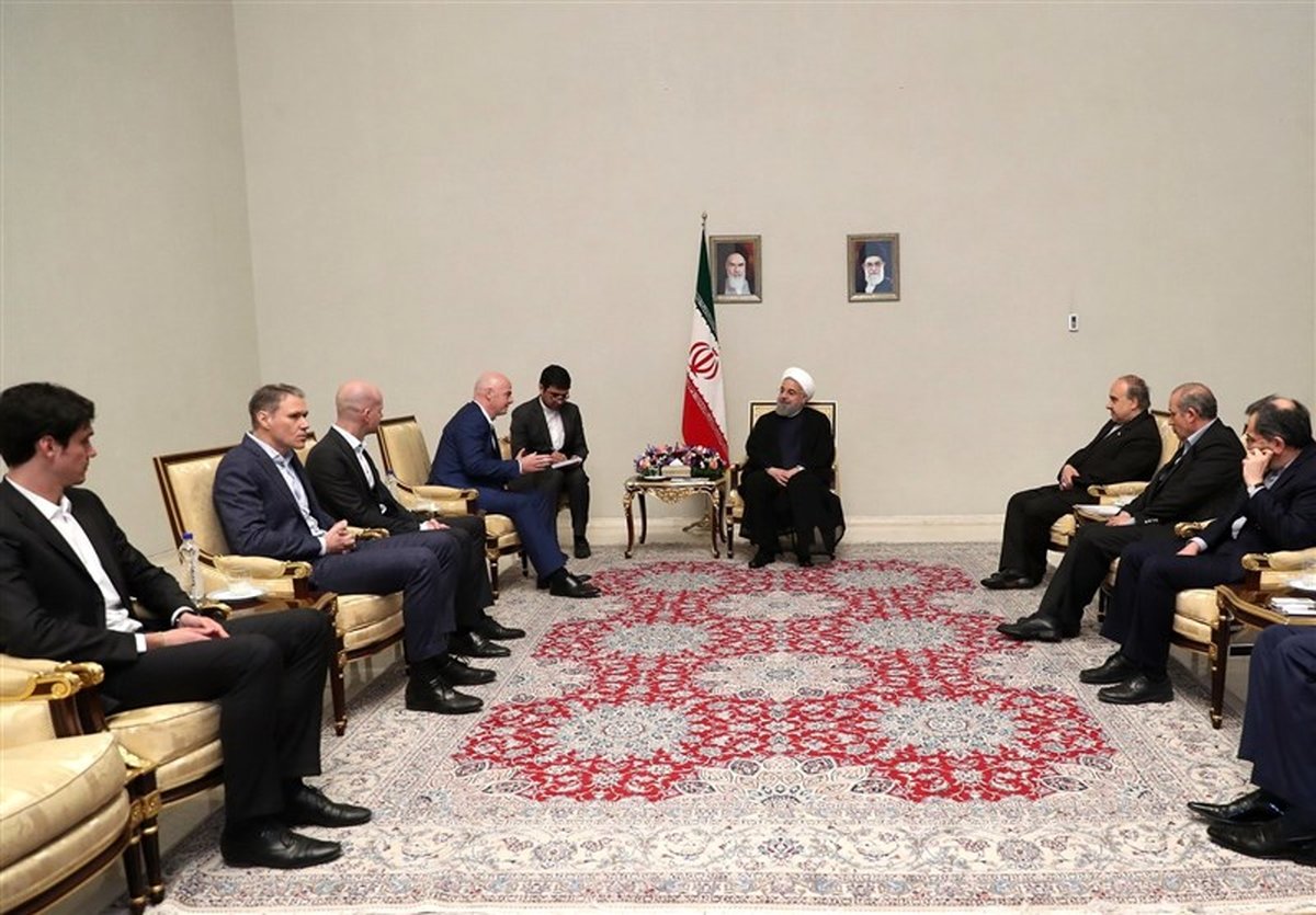 روحانی در دیدار با اینفانتینو: مسائل غیر ورزشی نباید در ورزش اثرگذار باشد/ ایران آماده میزبانی مسابقات بینالمللی است