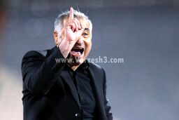 هیس آقا ساکت دارد صحبت می‌کند