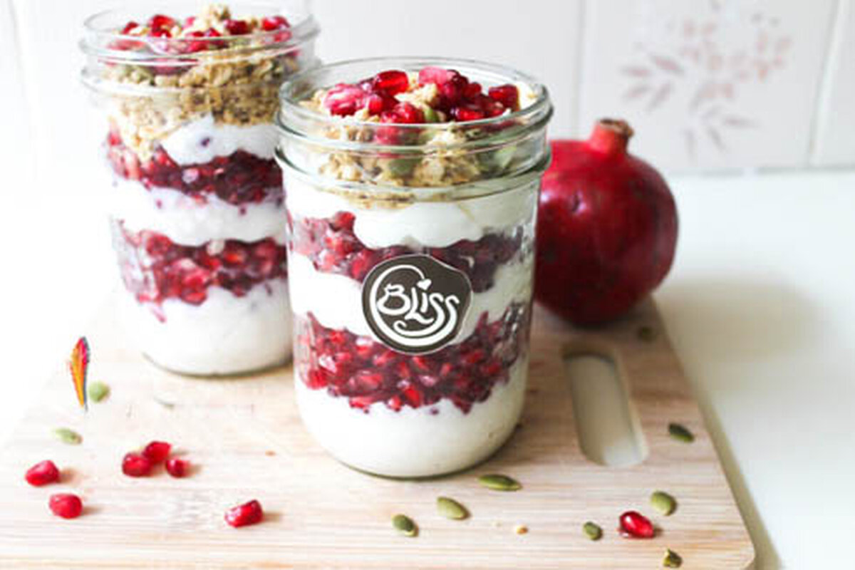 دسر انار لایه ای؛ یک دسر نیم ساعته برای شب یلدا