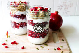 دسر انار لایه ای؛ یک دسر نیم ساعته برای شب یلدا