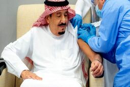 پادشاه سعودی واکسن کرونا زد