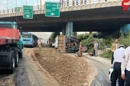 مینی بوس با مرد جوان تصادف کرد کامیون بنز واژگون شد / در اتوبان امام علی رخ داد + عکس