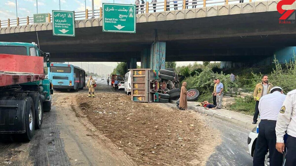 مینی بوس با مرد جوان تصادف کرد کامیون بنز واژگون شد / در اتوبان امام علی رخ داد + عکس