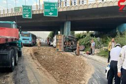 مینی بوس با مرد جوان تصادف کرد کامیون بنز واژگون شد / در اتوبان امام علی رخ داد + عکس