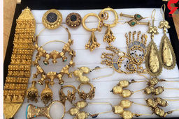 کشف محموله سنگین طلا و جواهرات قیمتی در فرودگاه امام