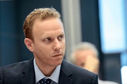 روزنامه‌نگار مشهور آمریکایی در اصفهان: ایران دشمن ما نیست + فیلم