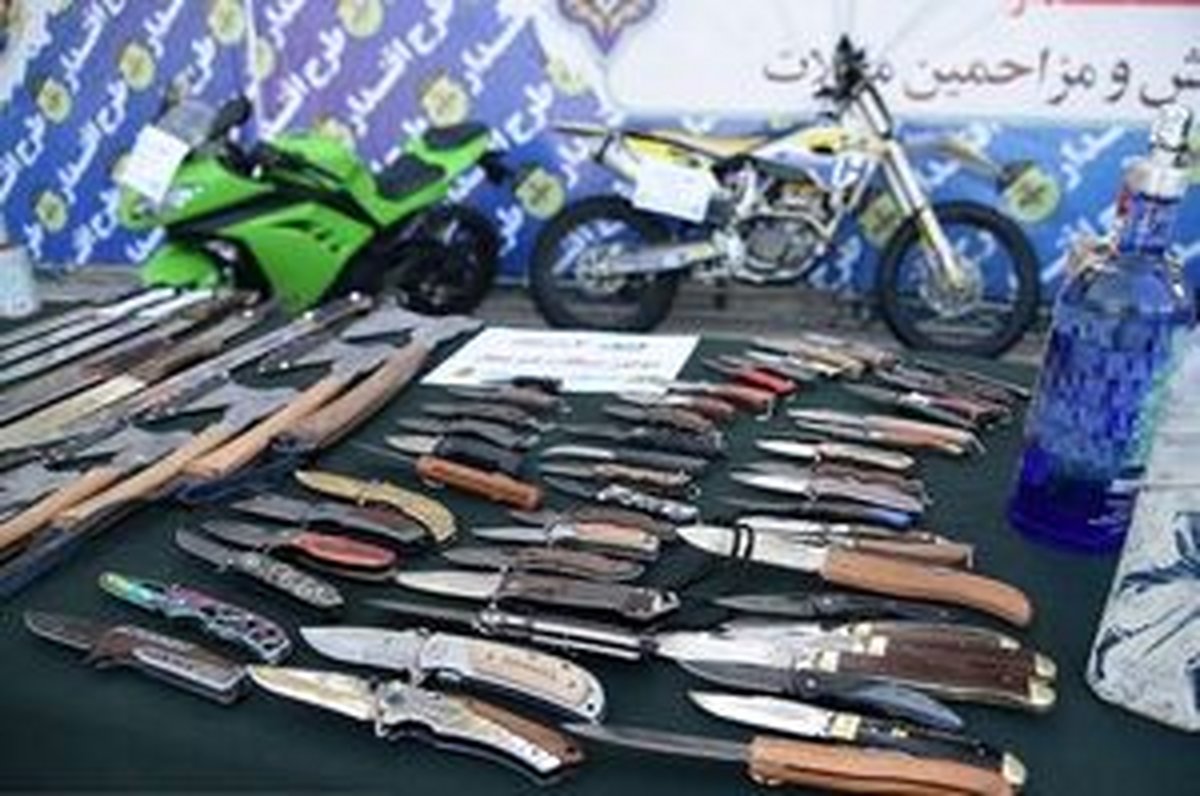 کشف سلاحهای سرد و جنگی در غرب تهران